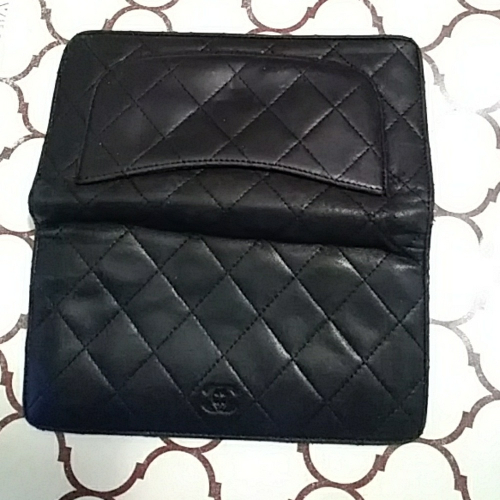 AUTHENTIC CHANEL LEATHER WALLET - Picture 4 of 7